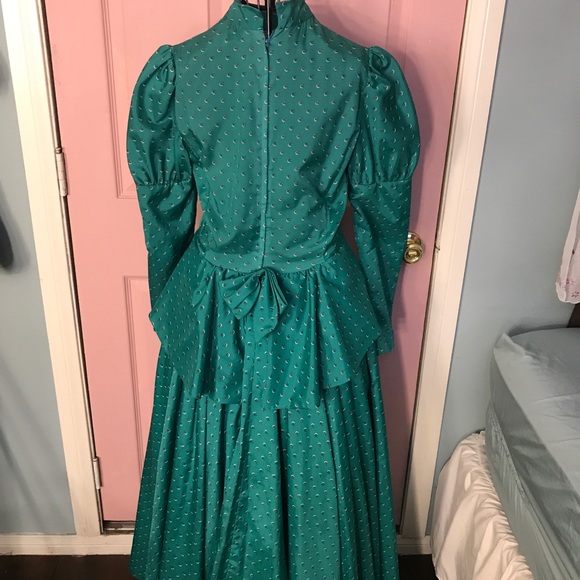 Vintage Victorian Style Colonial Style Dress - Picture 3 of 4